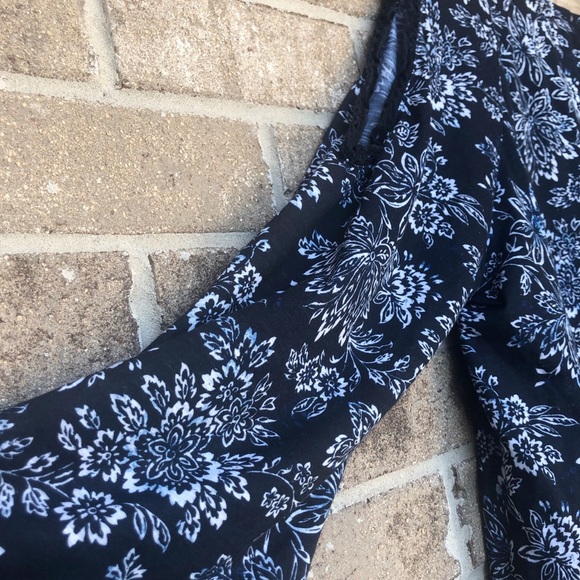 RETROLOGY | Navy White Cold Shoulder Shirt w/ lace - Picture 7 of 7